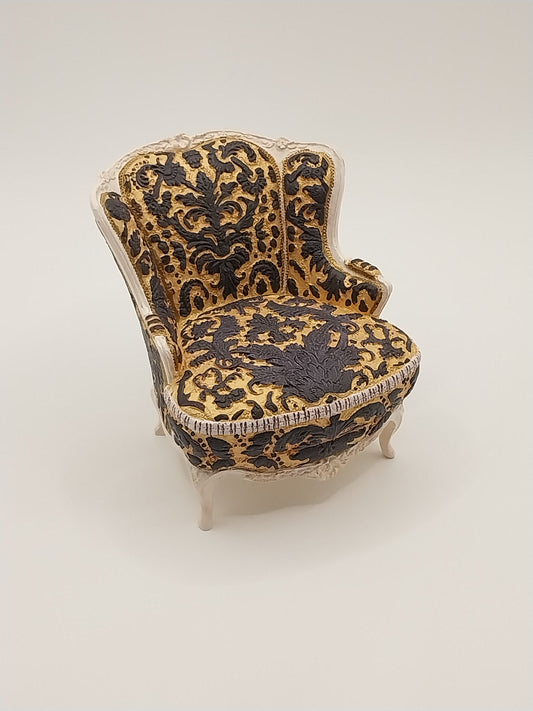 CCB0865, Mrs. Vanderbilts Chair, Resin