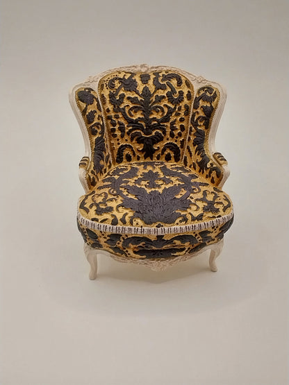 CCB0865, Mrs. Vanderbilts Chair, Resin