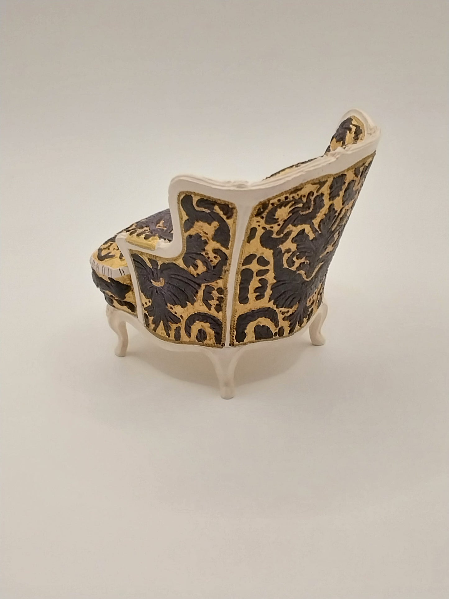 CCB0865, Mrs. Vanderbilts Chair, Resin