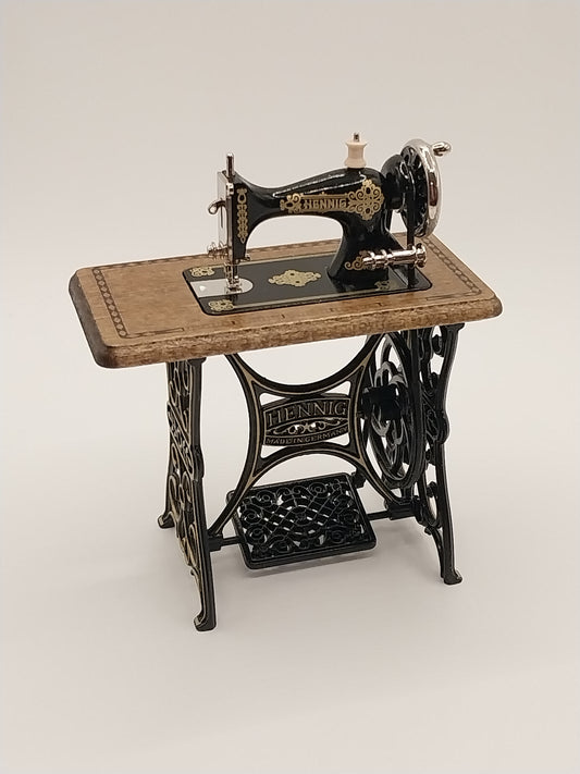 CCB0872, Sewing Machine With Treadle, Bodo Hennig