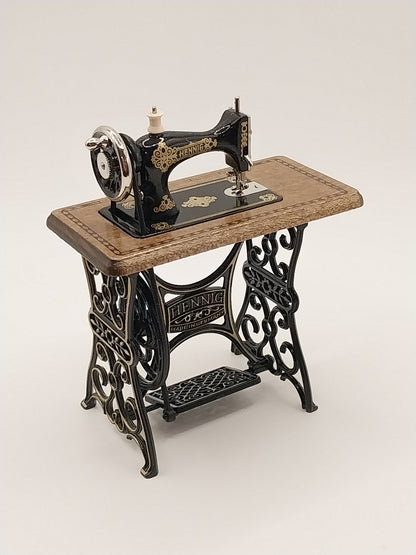 CCB0872, Sewing Machine With Treadle, Bodo Hennig