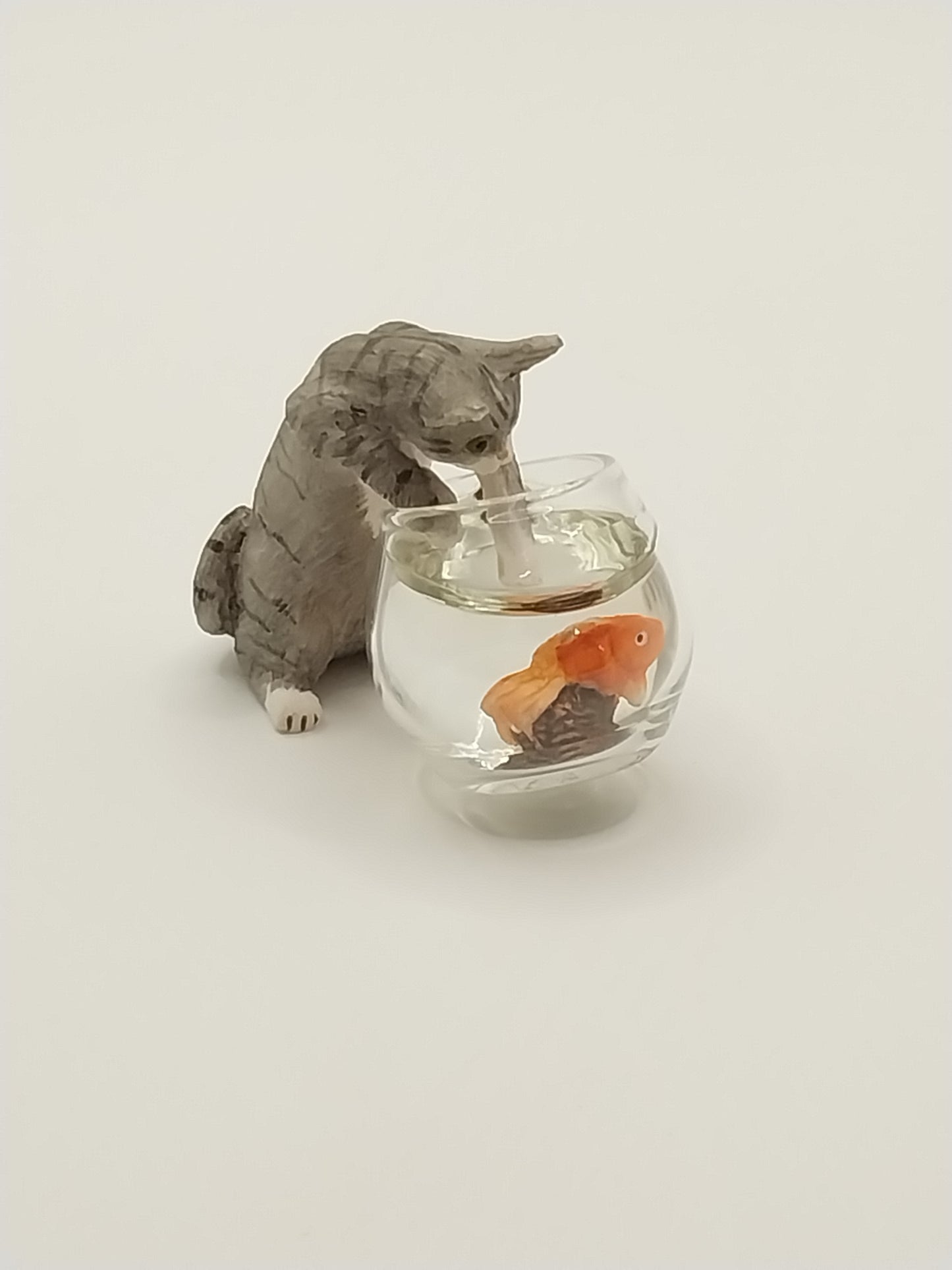 CCB0877, Cat With Fish Bowl, Grey
