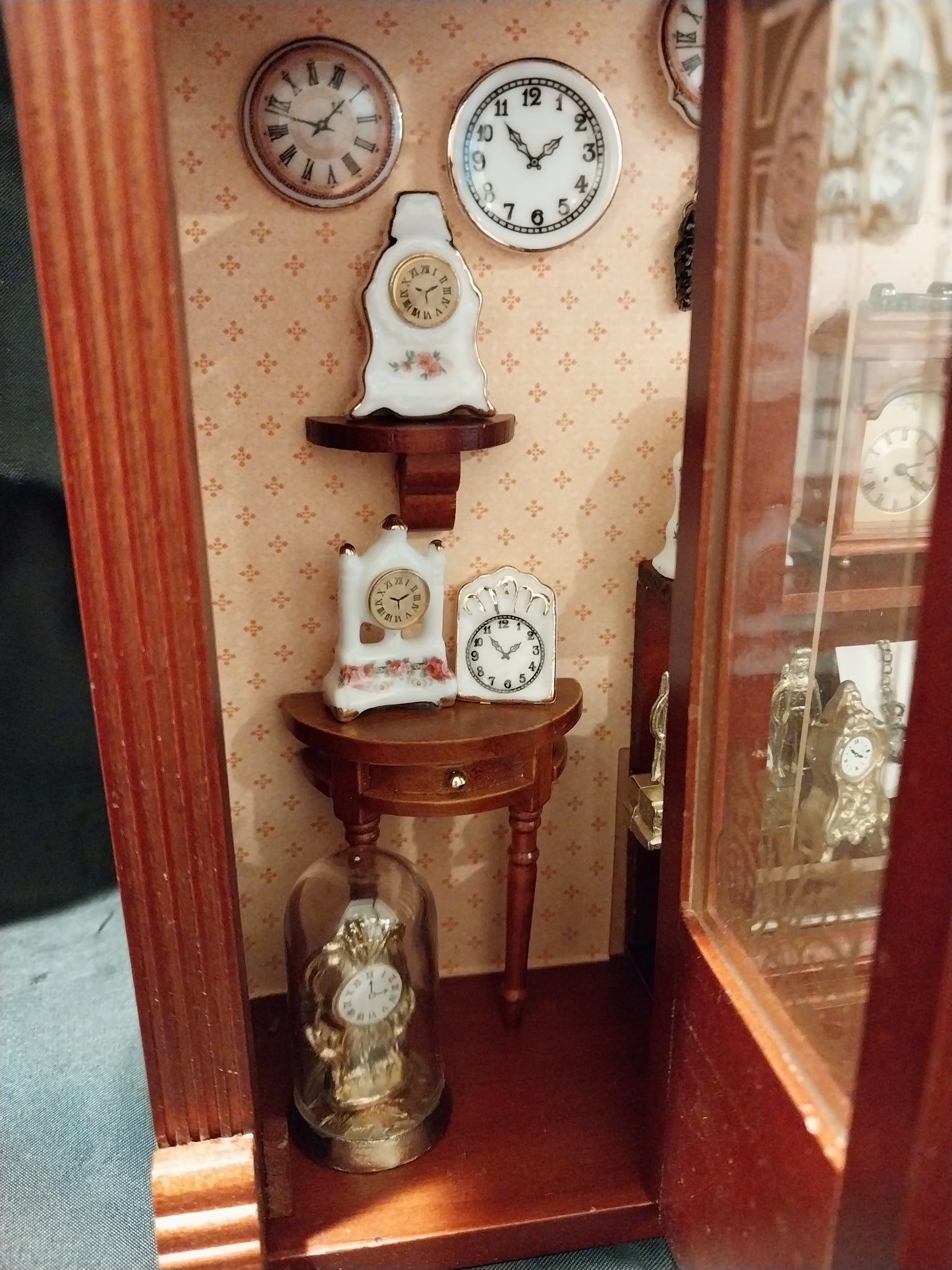 CCB0881, Clock Maker Shop