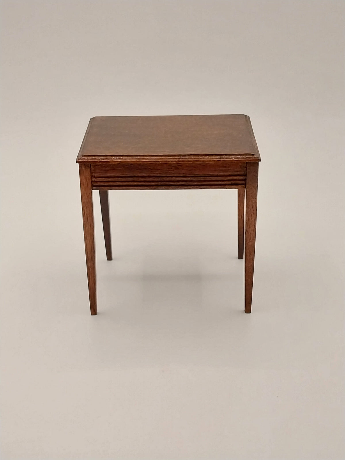 Little Tea Table Tea Table, Mahogany – Miniature Designs, Inc.