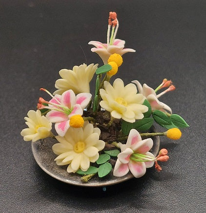 Assorted Floral in Black Dish