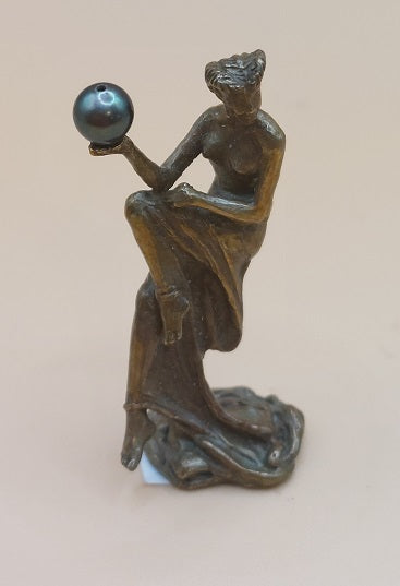 Lady Grace with Black Pearl, Bronze