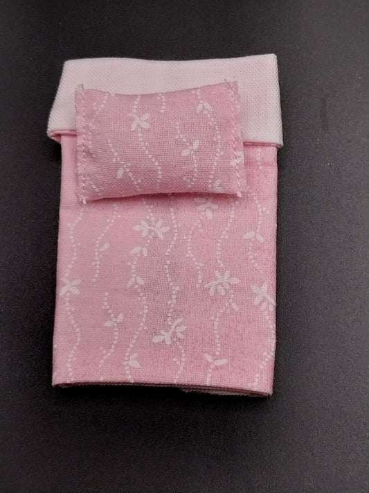 1/2" Scale Single Bedspread & Pillow, Pink & White Floral