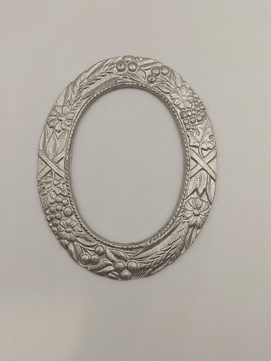 Large Ornate Oval Frame