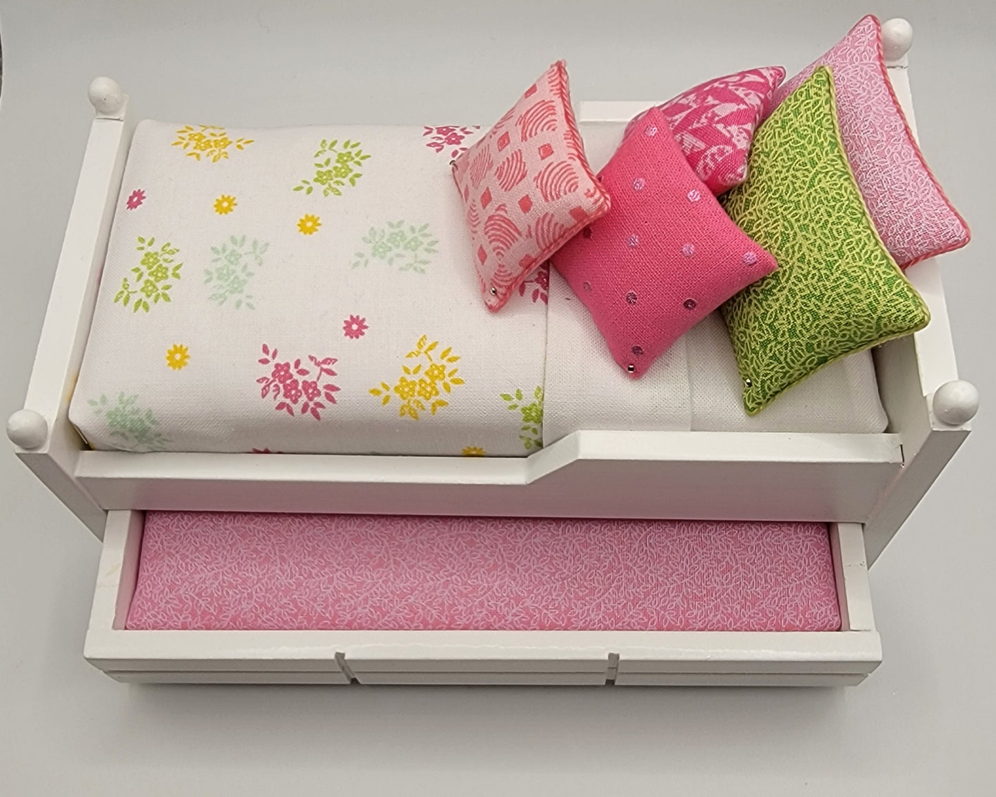 White Trundle Sgl Bed, Hot Pink & Lime Floral