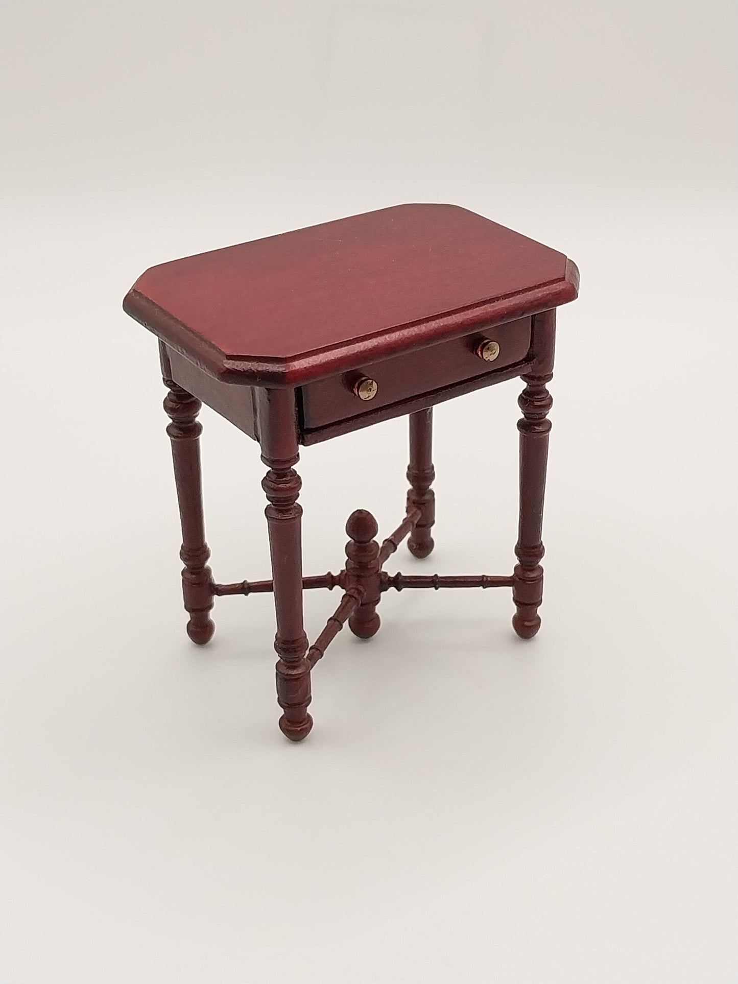 Renne End Table, Mahogany