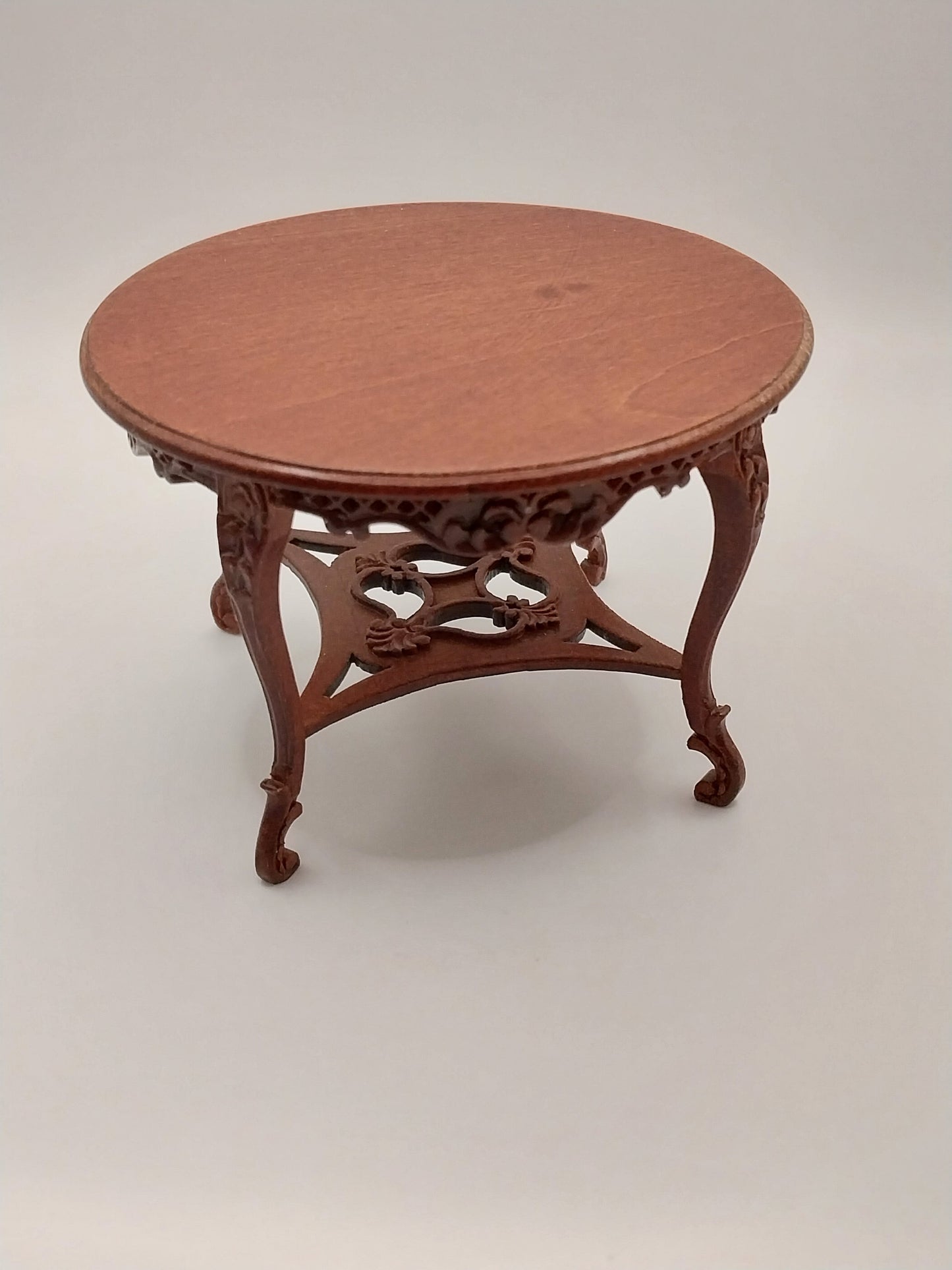 Kessington Round Dining Table, Walnut