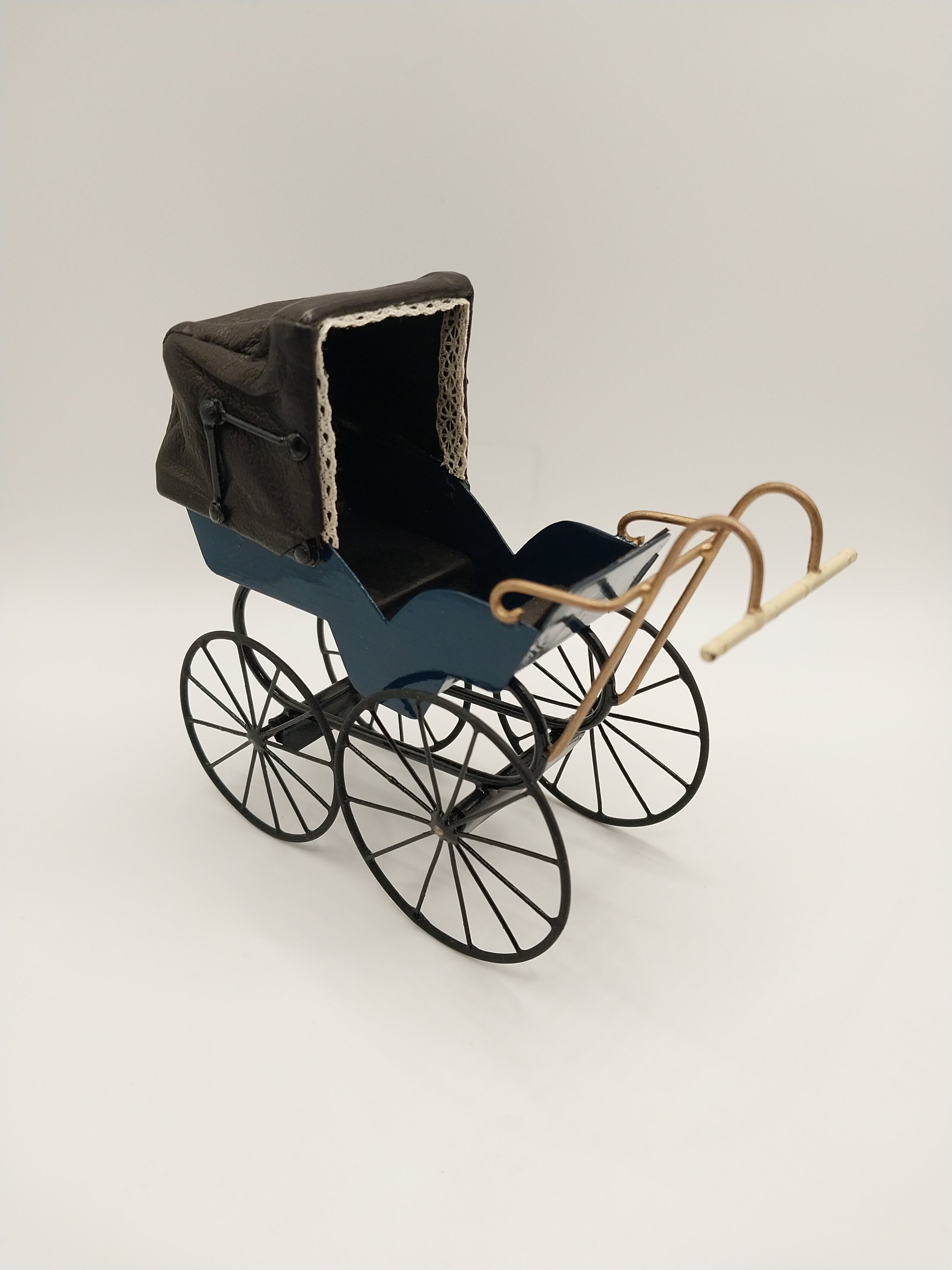 English Carriage Pram 2 Seater Miniature Designs Inc