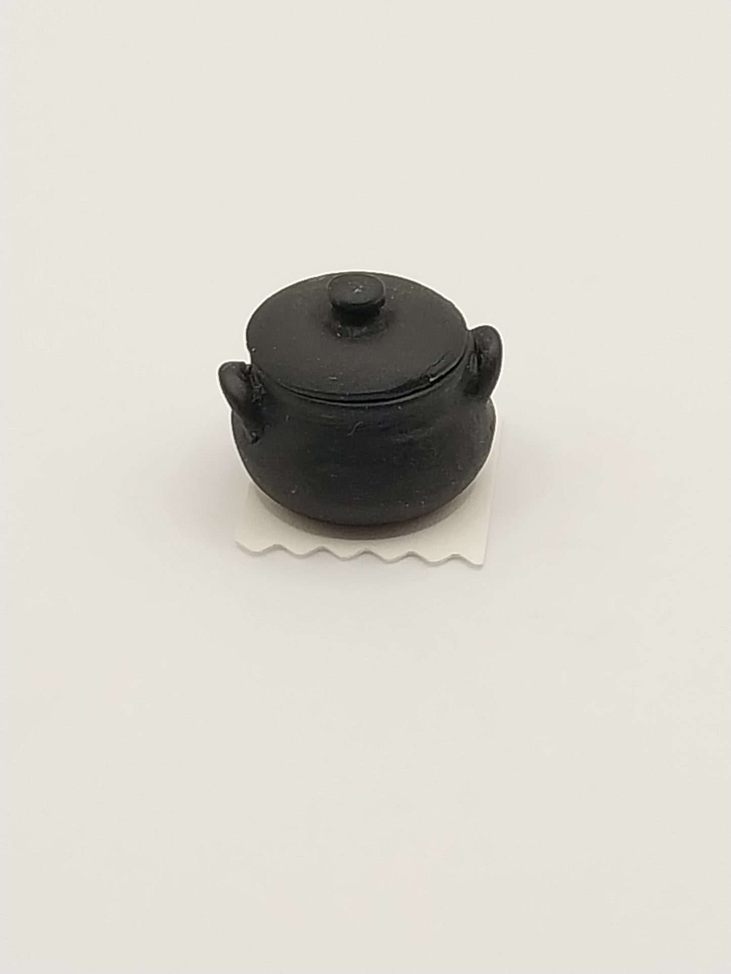 1/2" Scale Bean Pot, Black