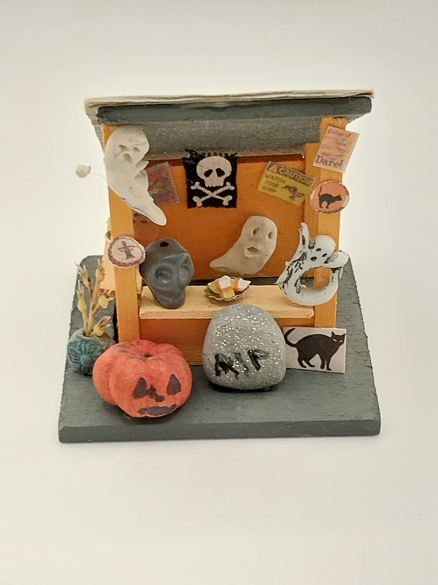 1/4" Scale Halloween Selling Craft Hut