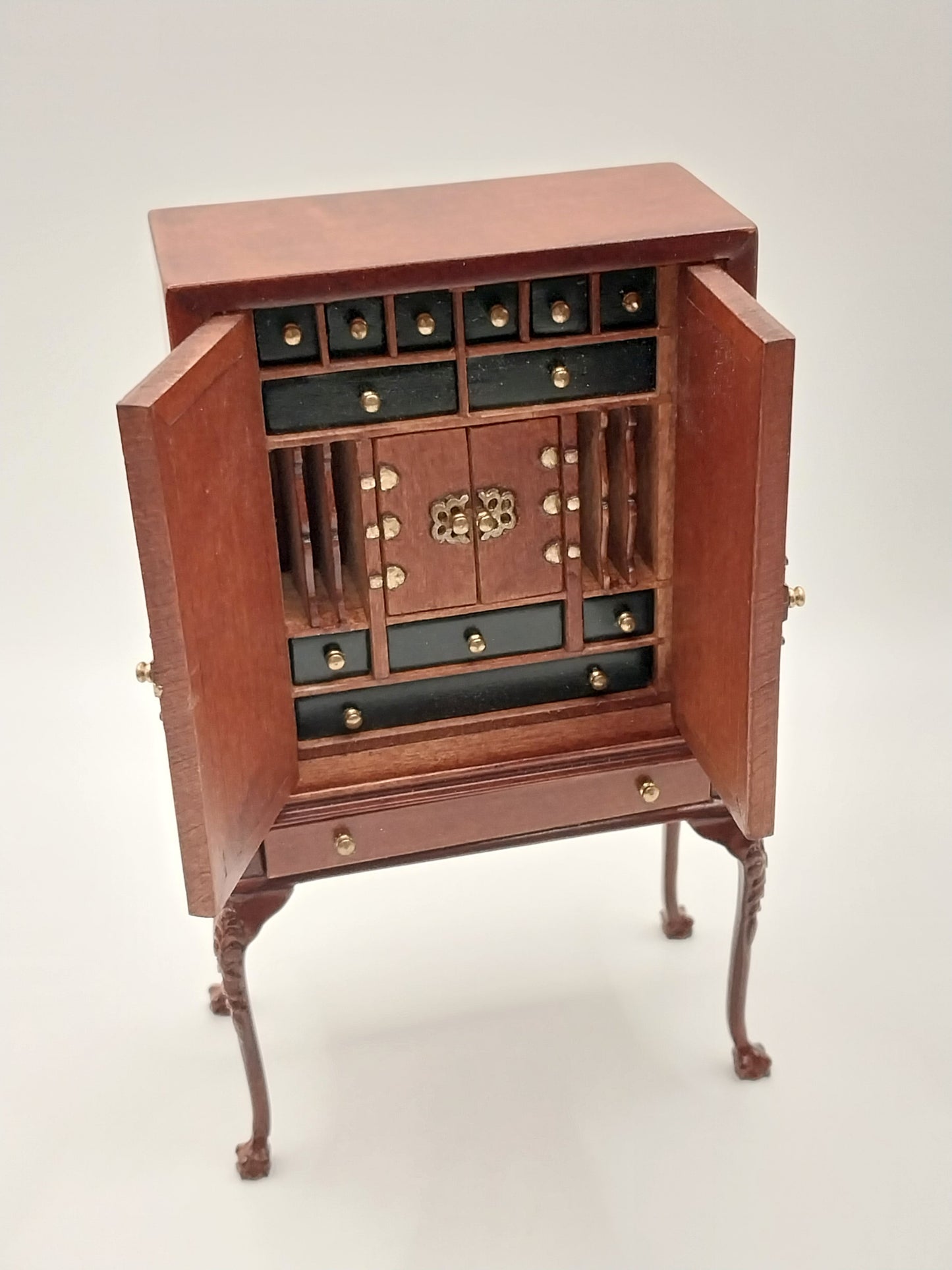 CPM0871, Apothecary Chest On Stand, NWN