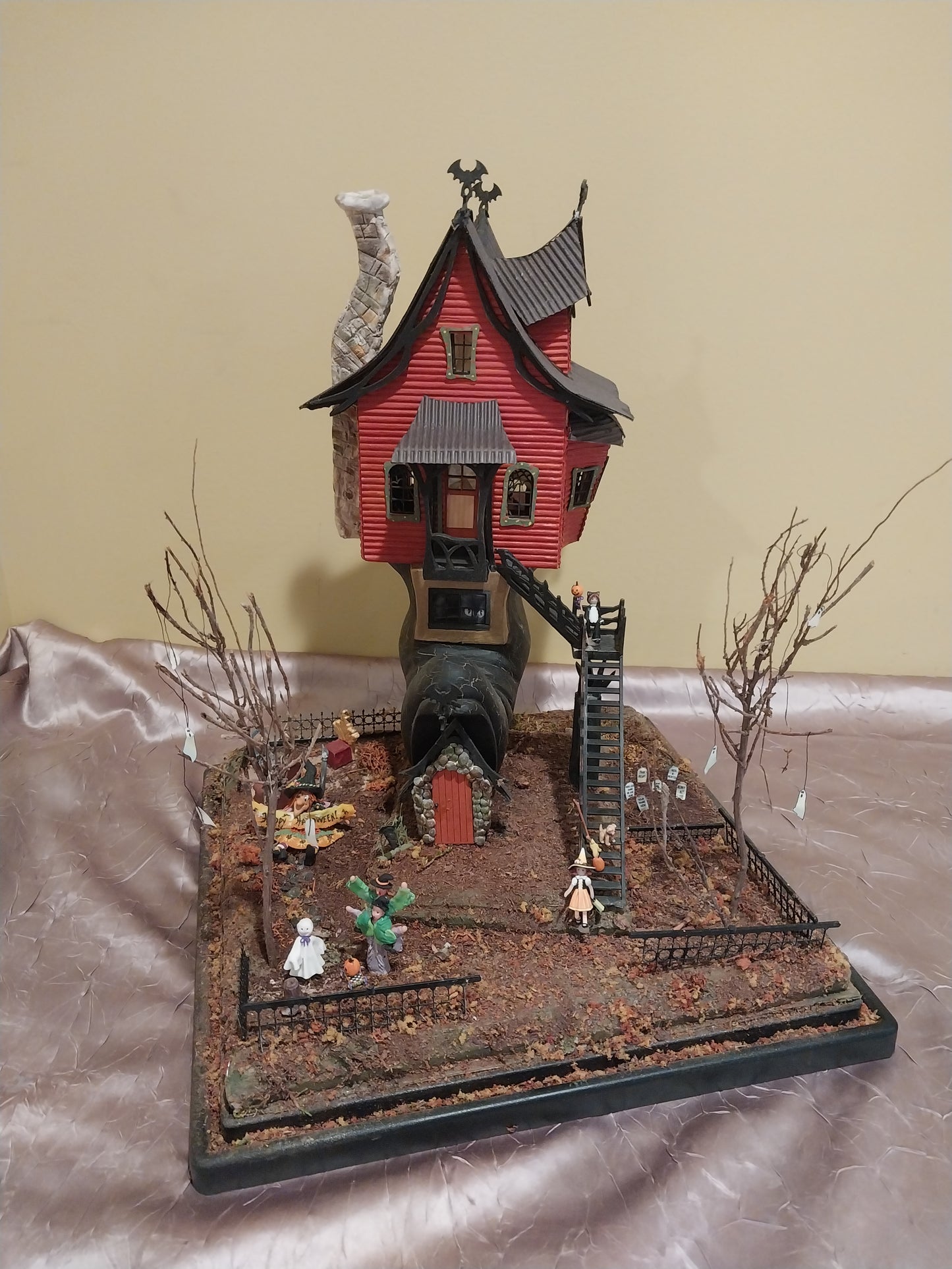 1/4" Scale Halloween Witches Shoe House