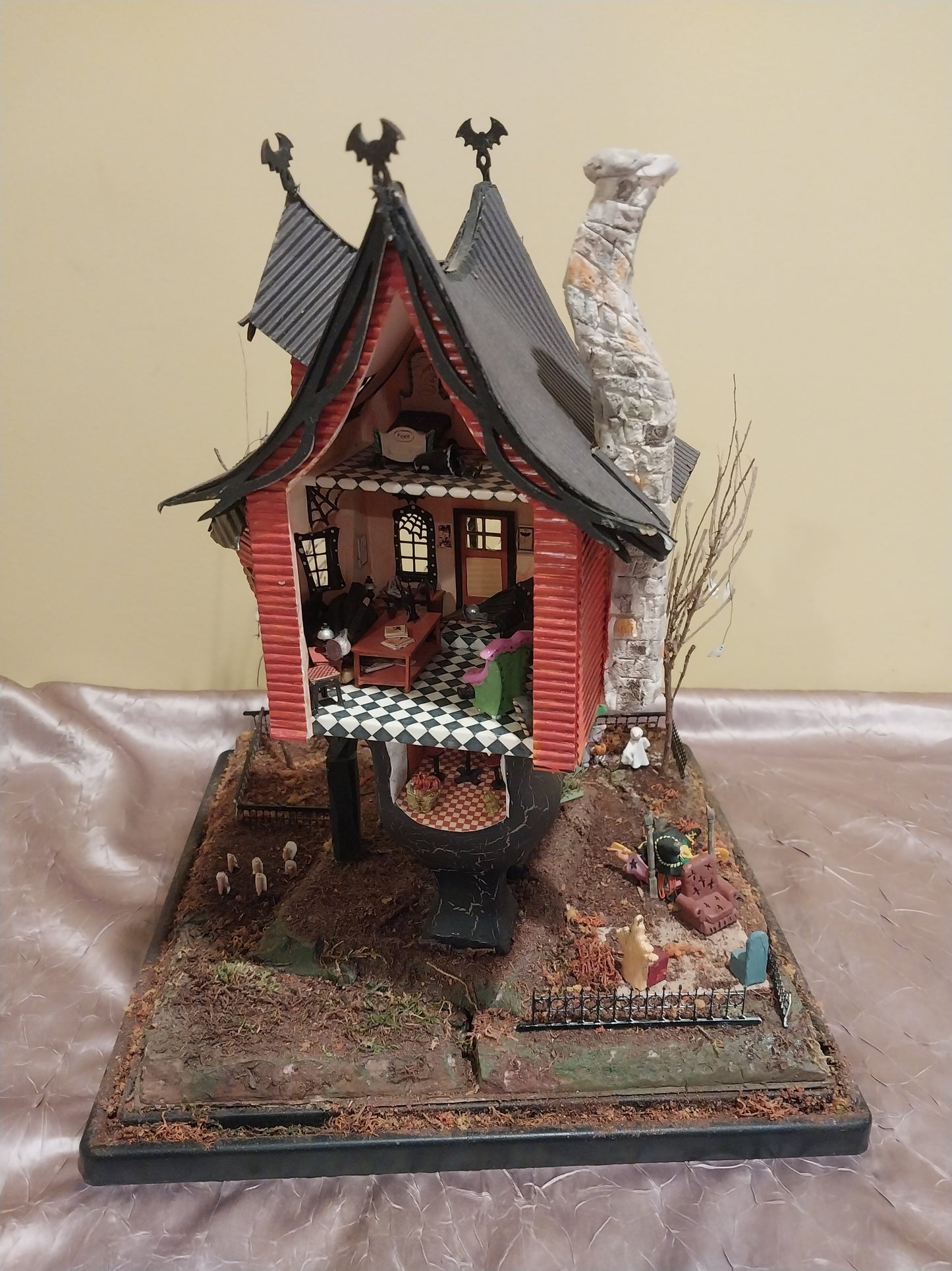 1/4" Scale Halloween Witches Shoe House