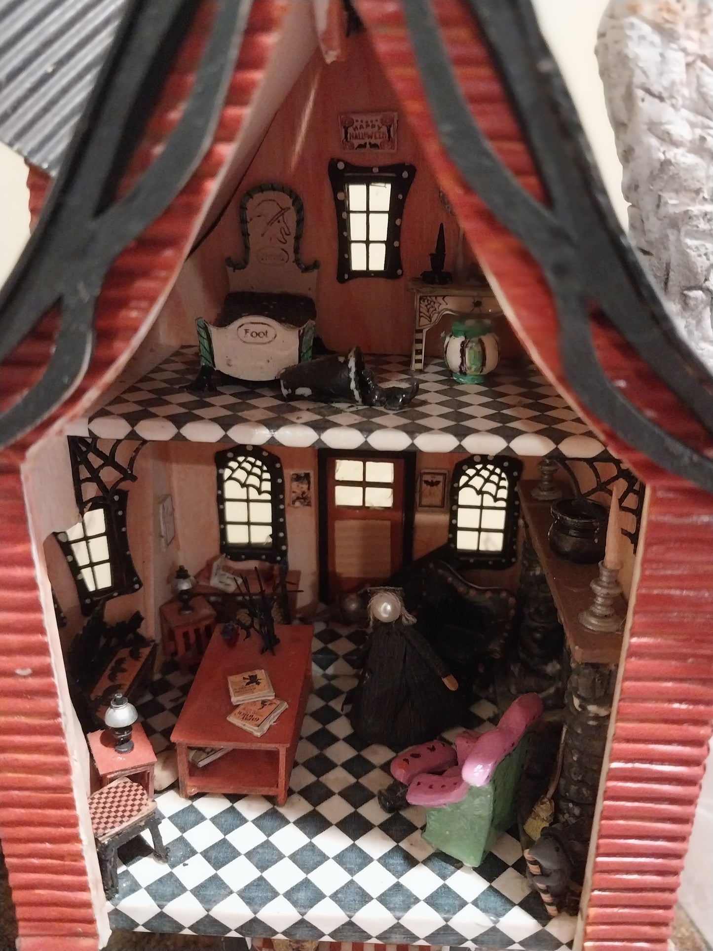 1/4" Scale Halloween Witches Shoe House