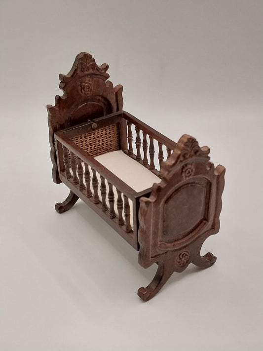 Taft Cradle, Walnut