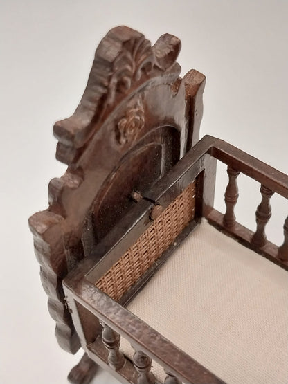 Taft Cradle, Walnut