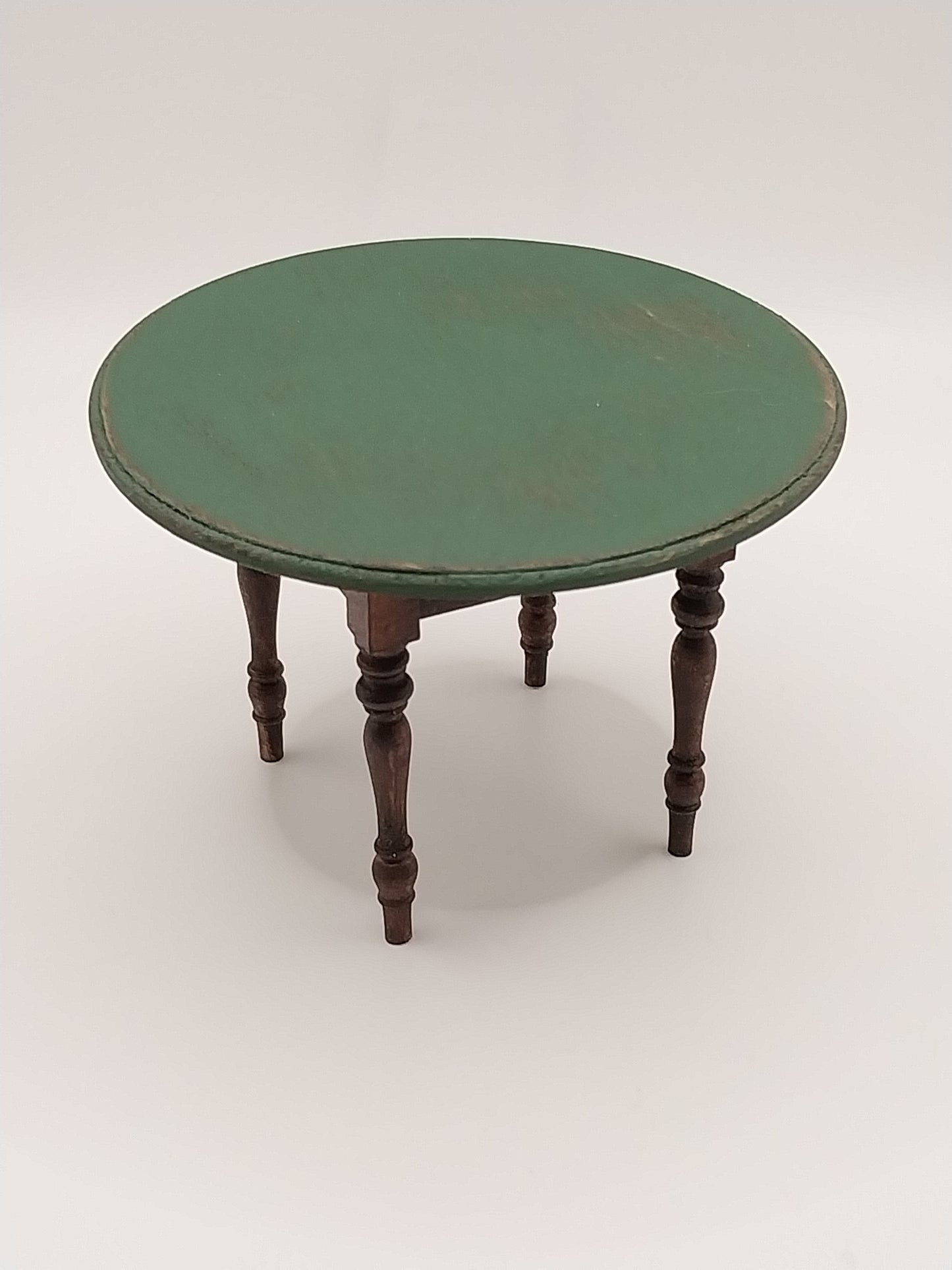 Farmhouse Table, Round, Shabby Green