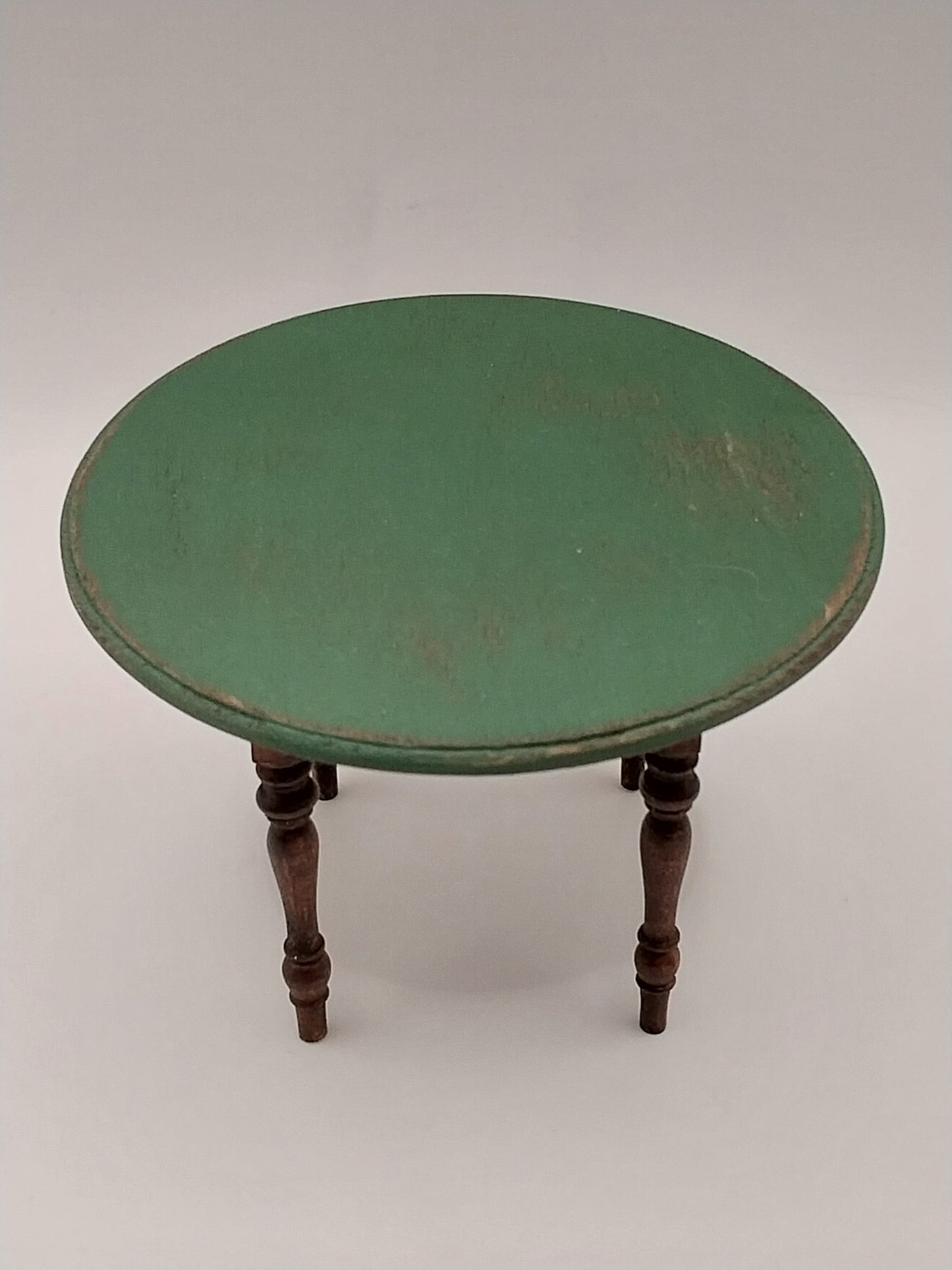 Farmhouse Table, Round, Shabby Green