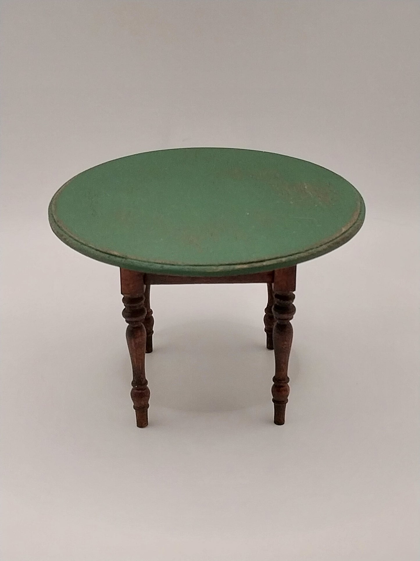 Farmhouse Table, Round, Shabby Green