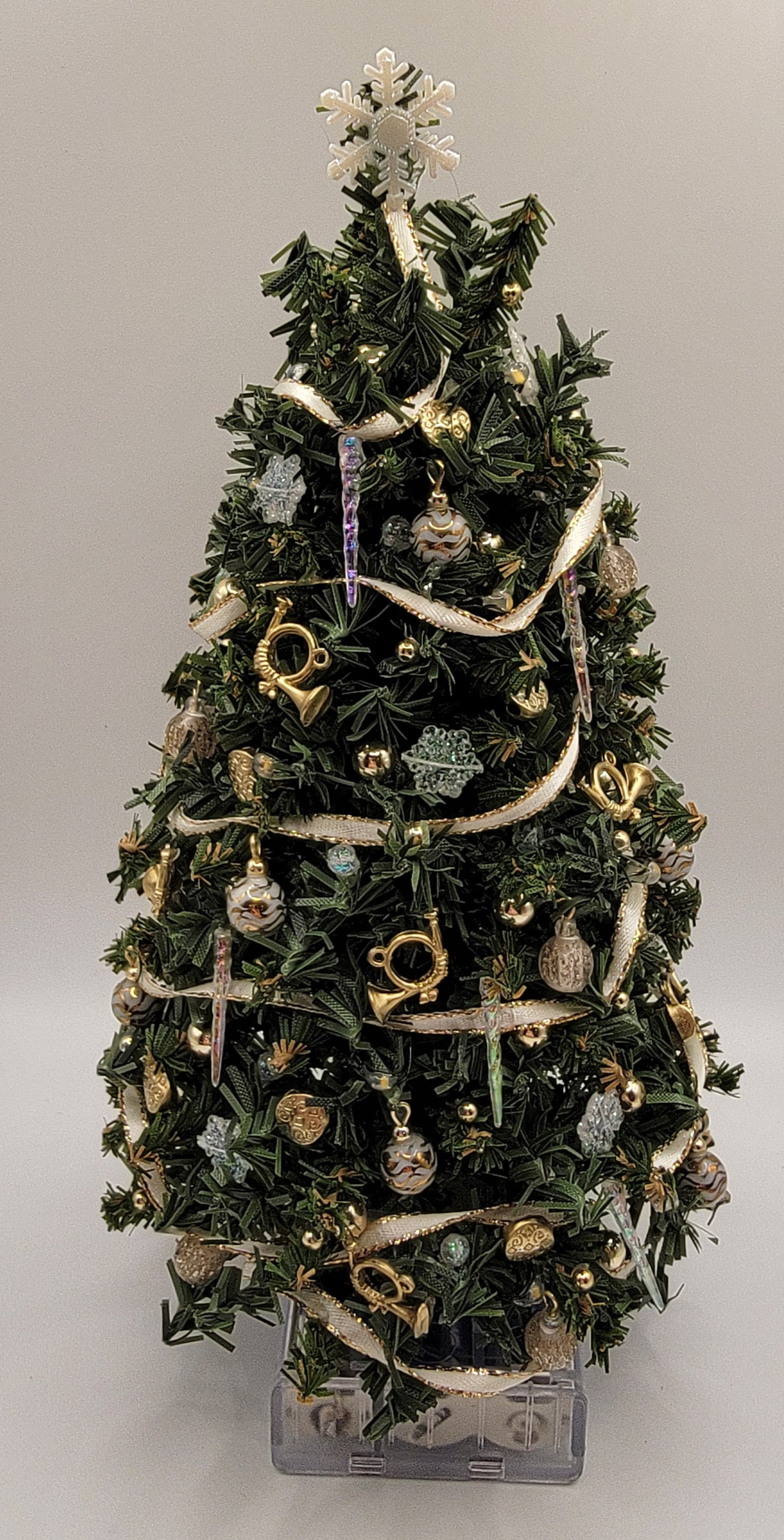 Working Christmas Tree, White & Gold Ornaments with Icycles