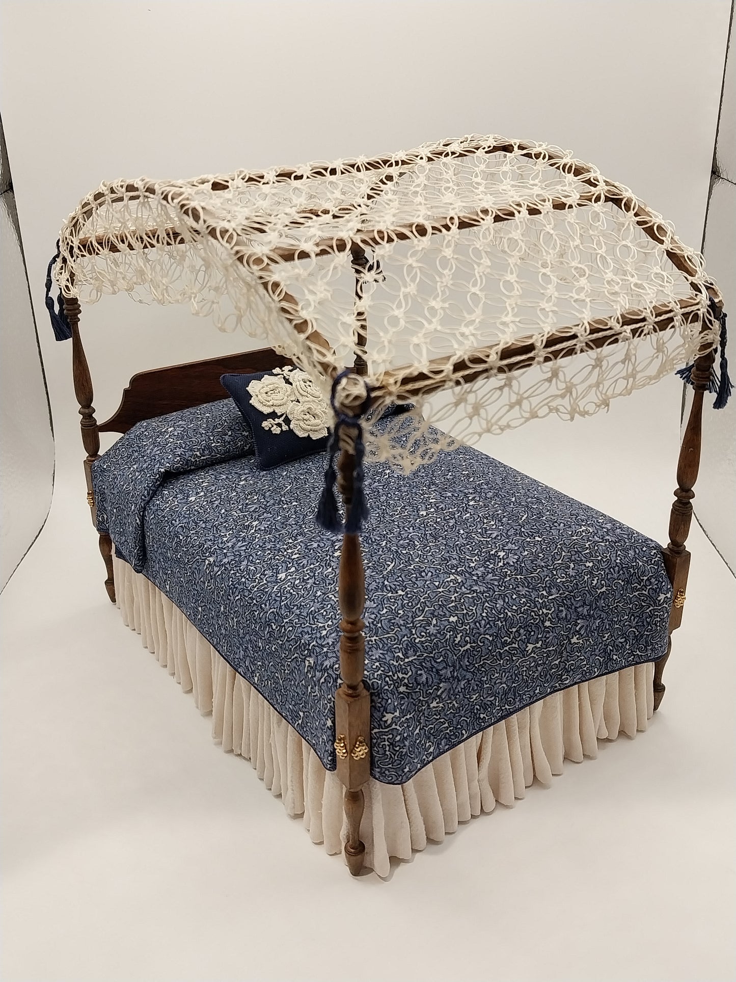 4 Post Canopy Bedroom Set, Dressed, 3pc