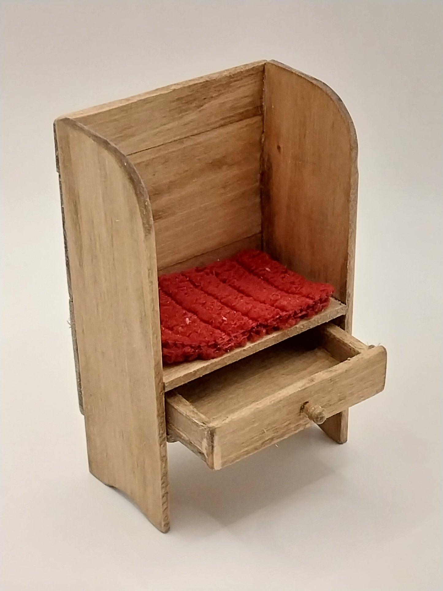 Settle Chair
