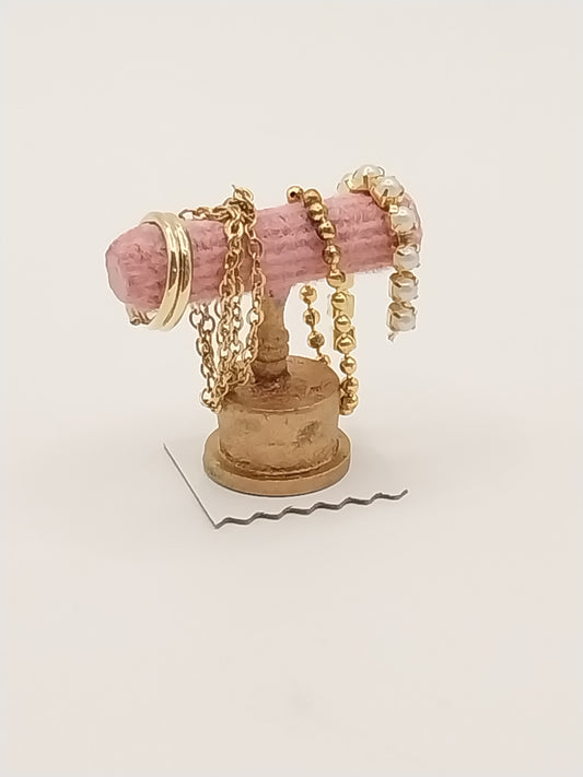 Bracelet Stand, Filled