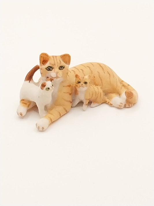 Mama Cat & Kittens, Orange