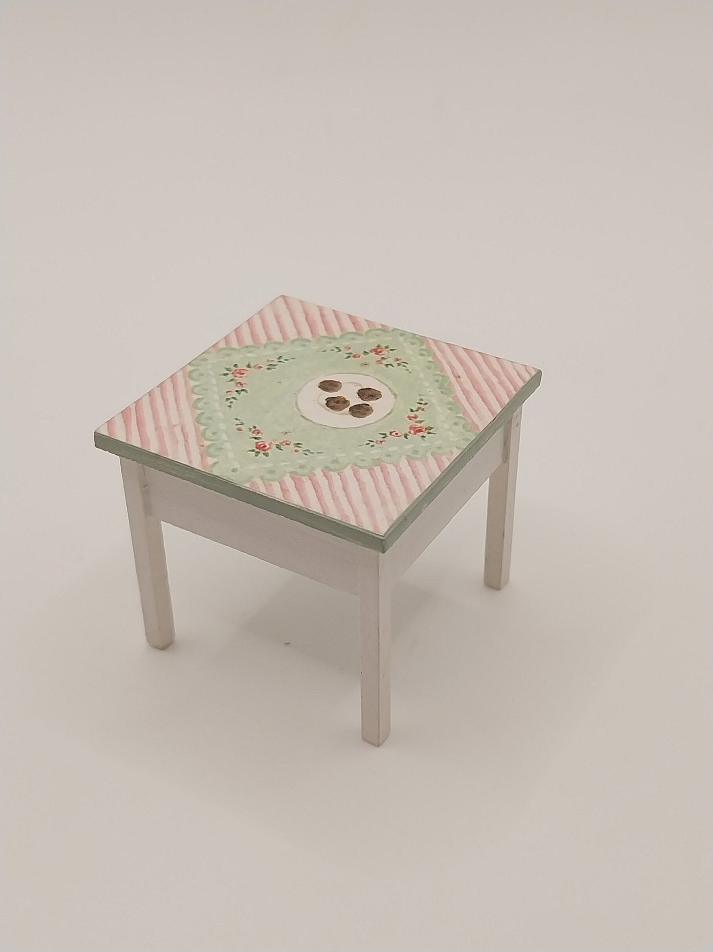 1/2" Scale Mouse Table & 2 Chairs, Handpainted
