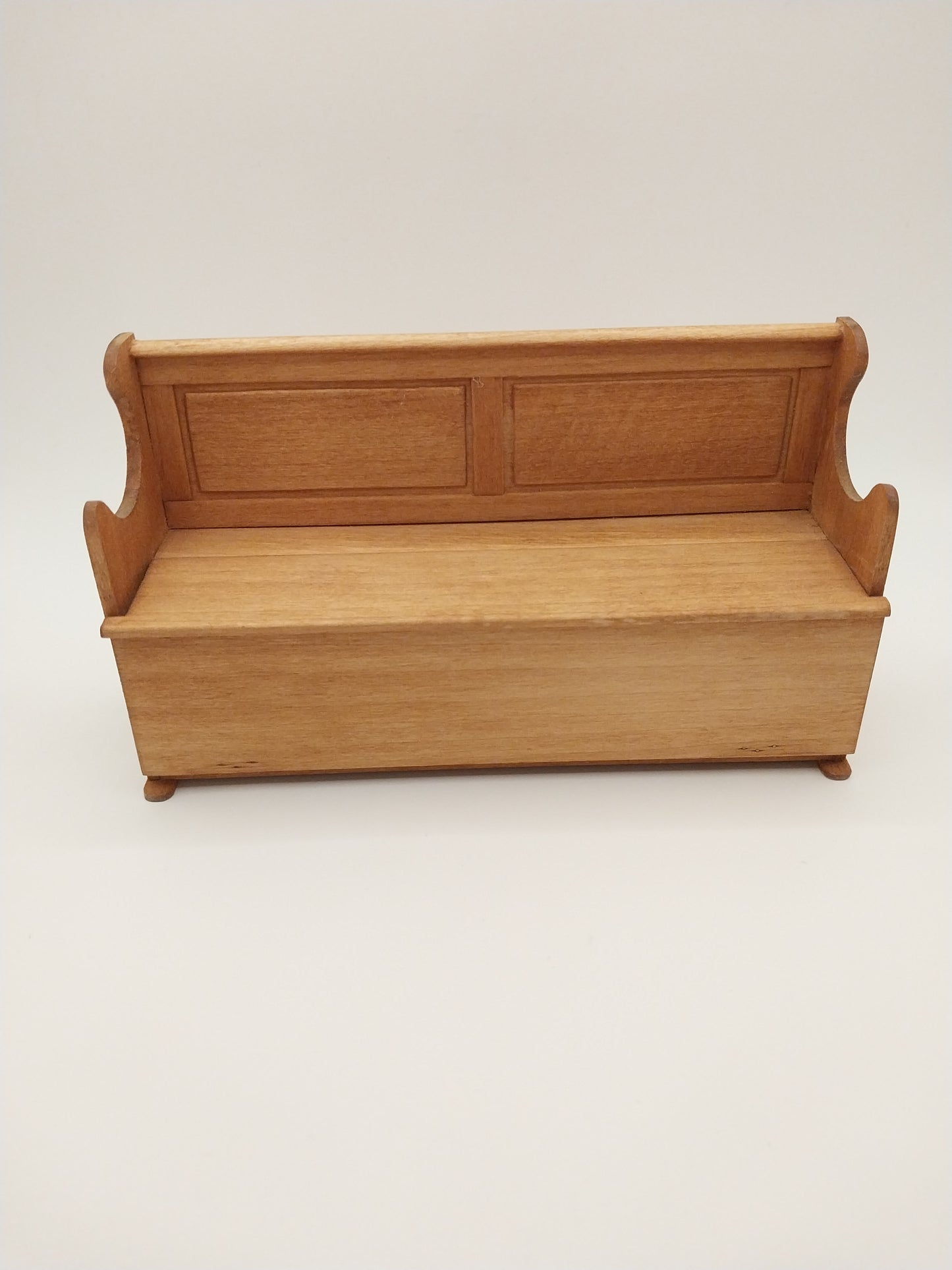 Colonial Settee With Box Bed