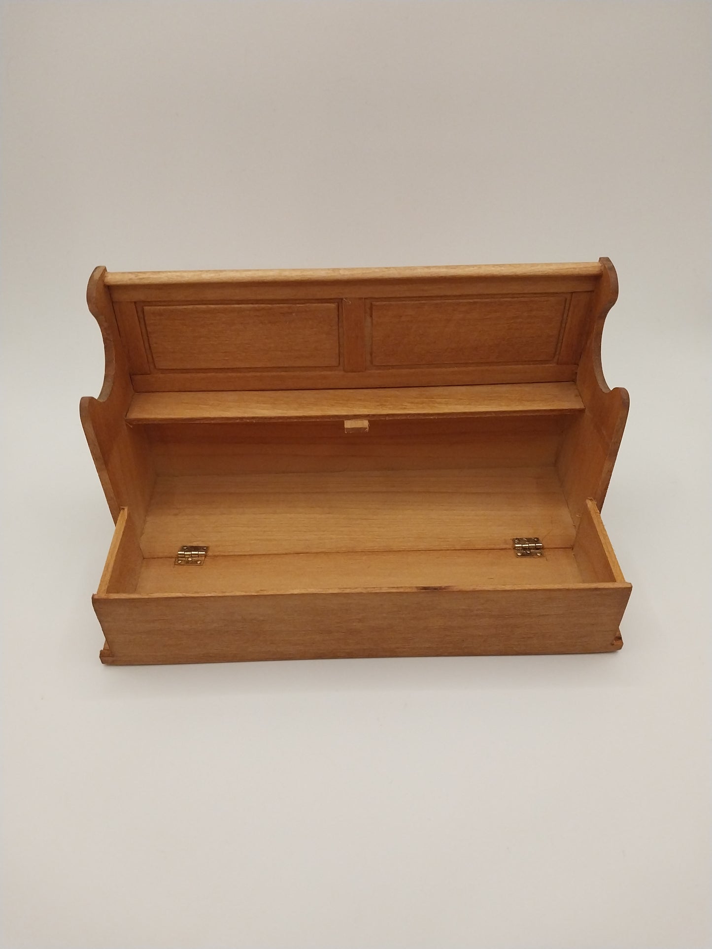 Colonial Settee With Box Bed