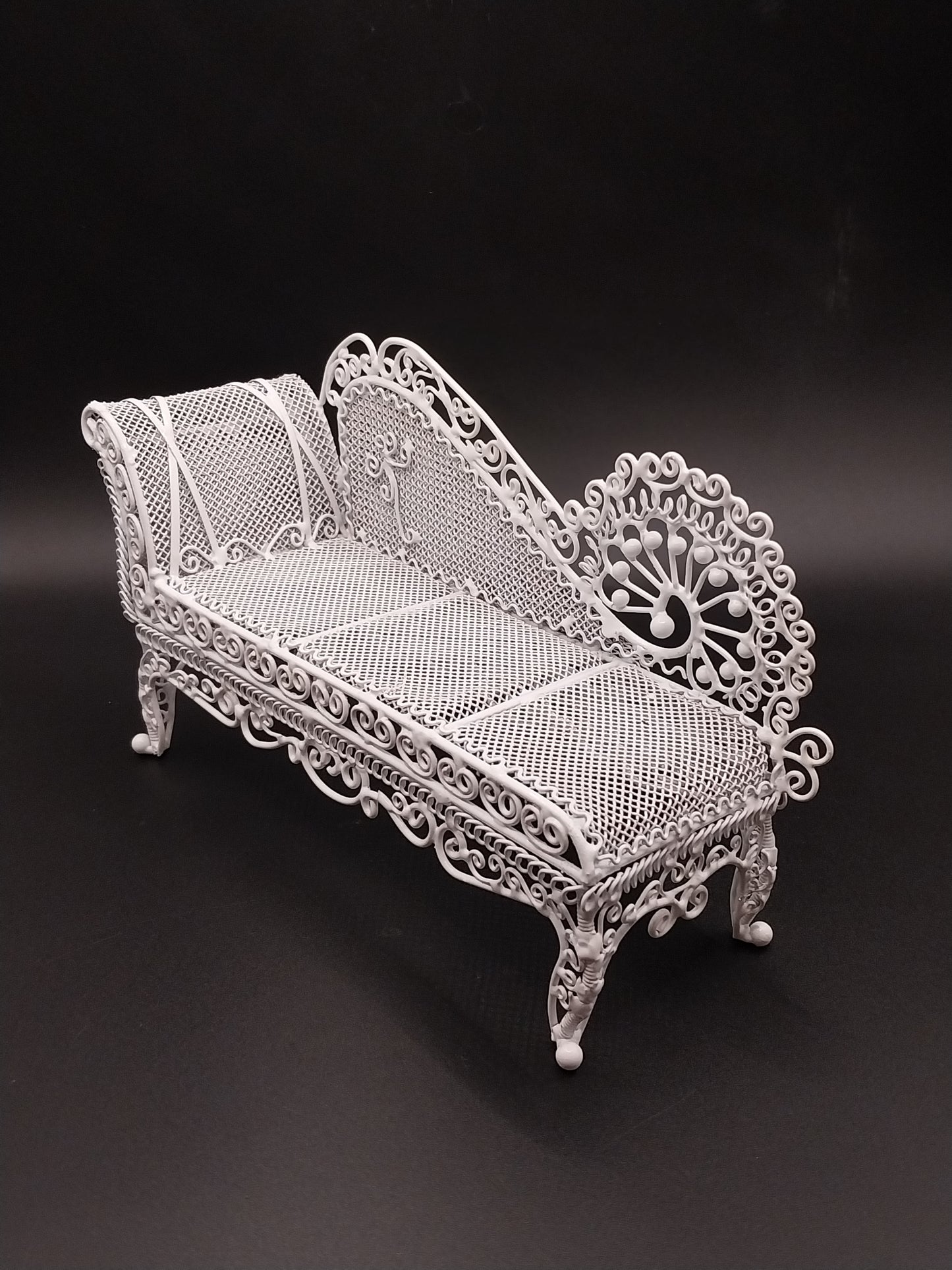 Wire Wicker Chaise, White
