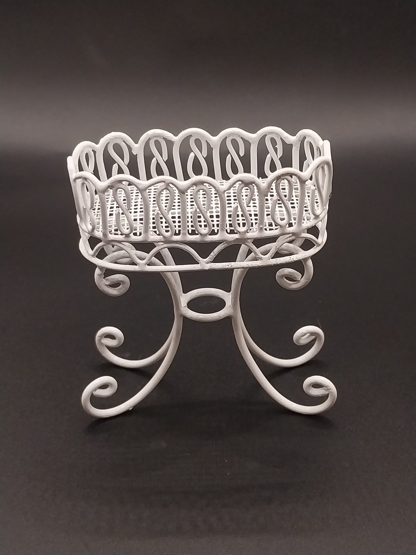 Wire Wicker Oval Planter, White