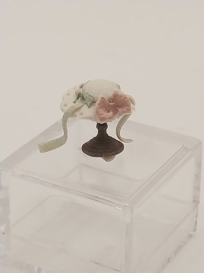 1/4" Scale Lady Hat On Hat Stand, Sculpted
