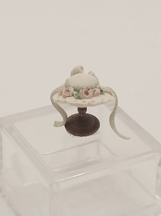 1/4" Scale Lady Hat On Hat Stand, Sculpted