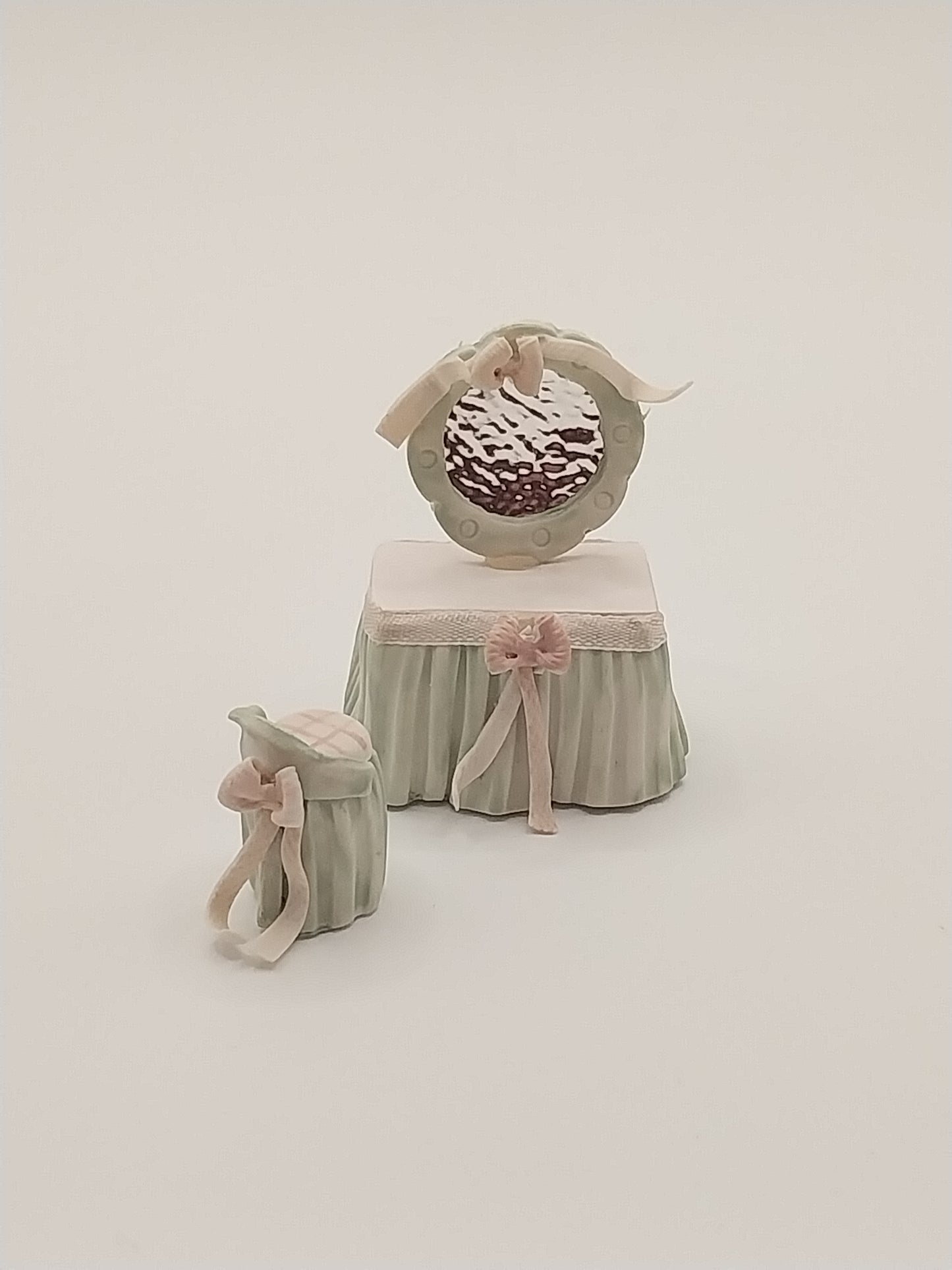 1/4" Scale Vanity, Stool, & Mirror, Sculpted