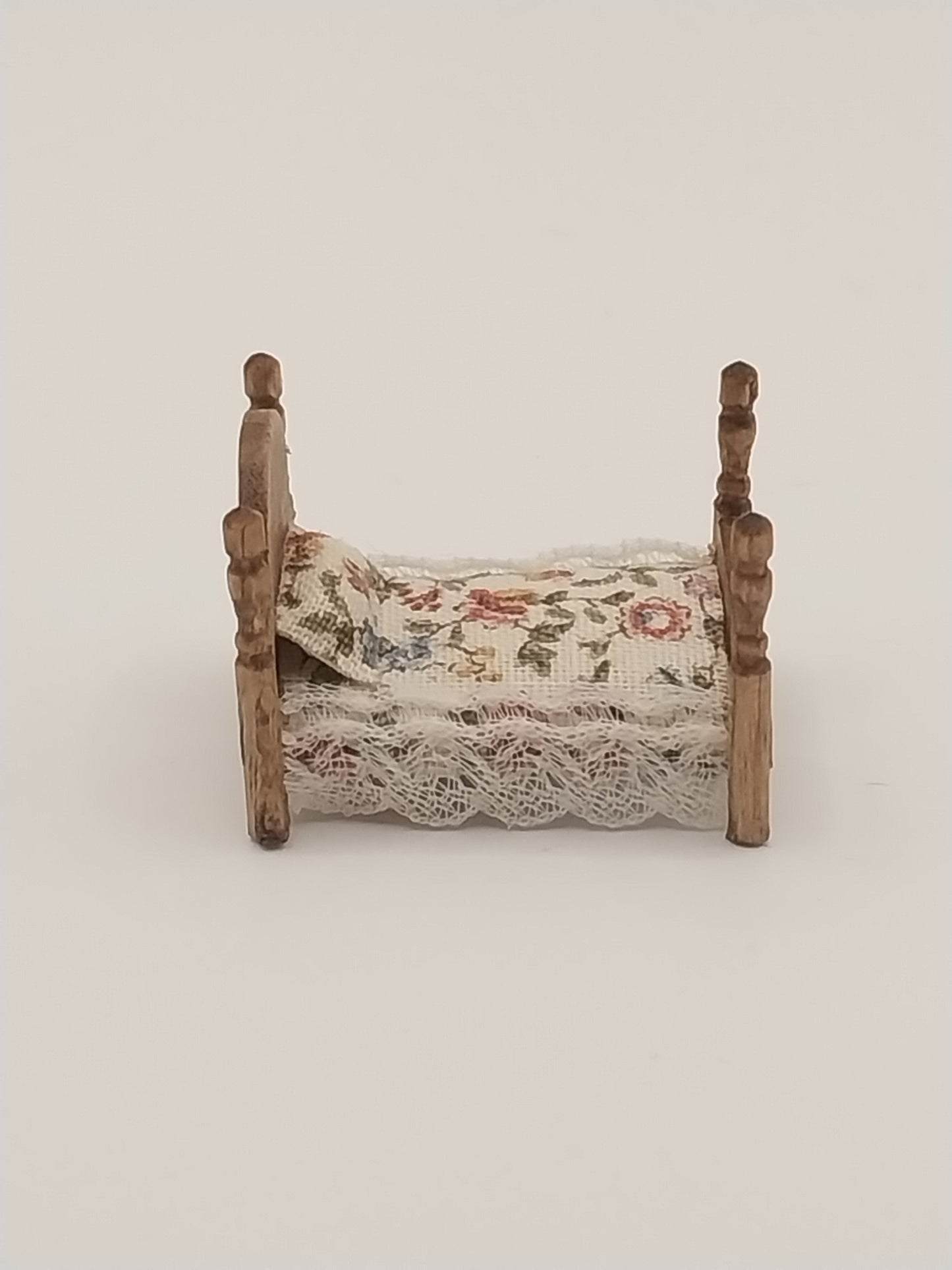 1/4" Scale Bed With Turned Post, Dressed, WN