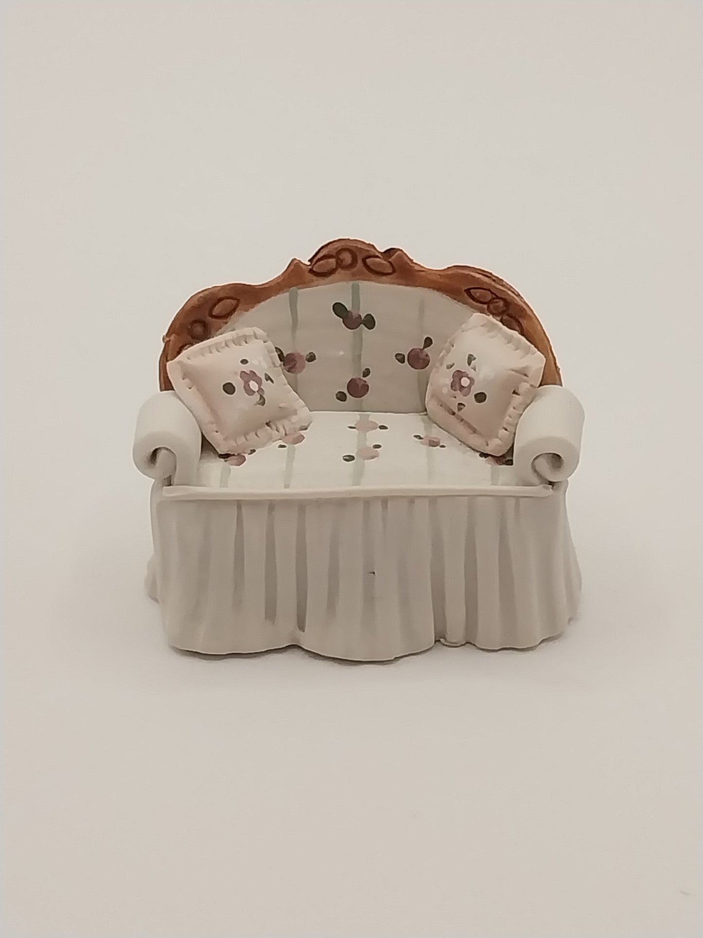 1/4" Scale Victorian Parlor Sofa, Sculpted