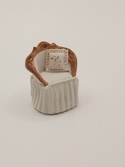1/4" Scale Victorian Parlor Chair, Sculpted