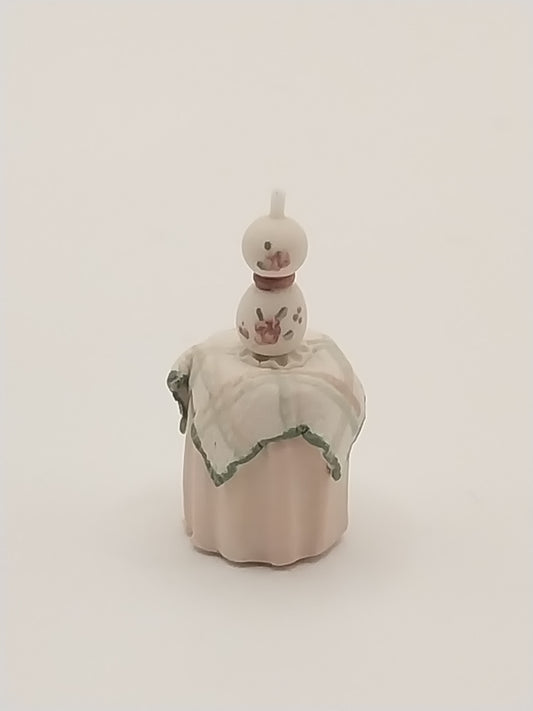 1/4" Scale Side Table With Lamp, Sculpted