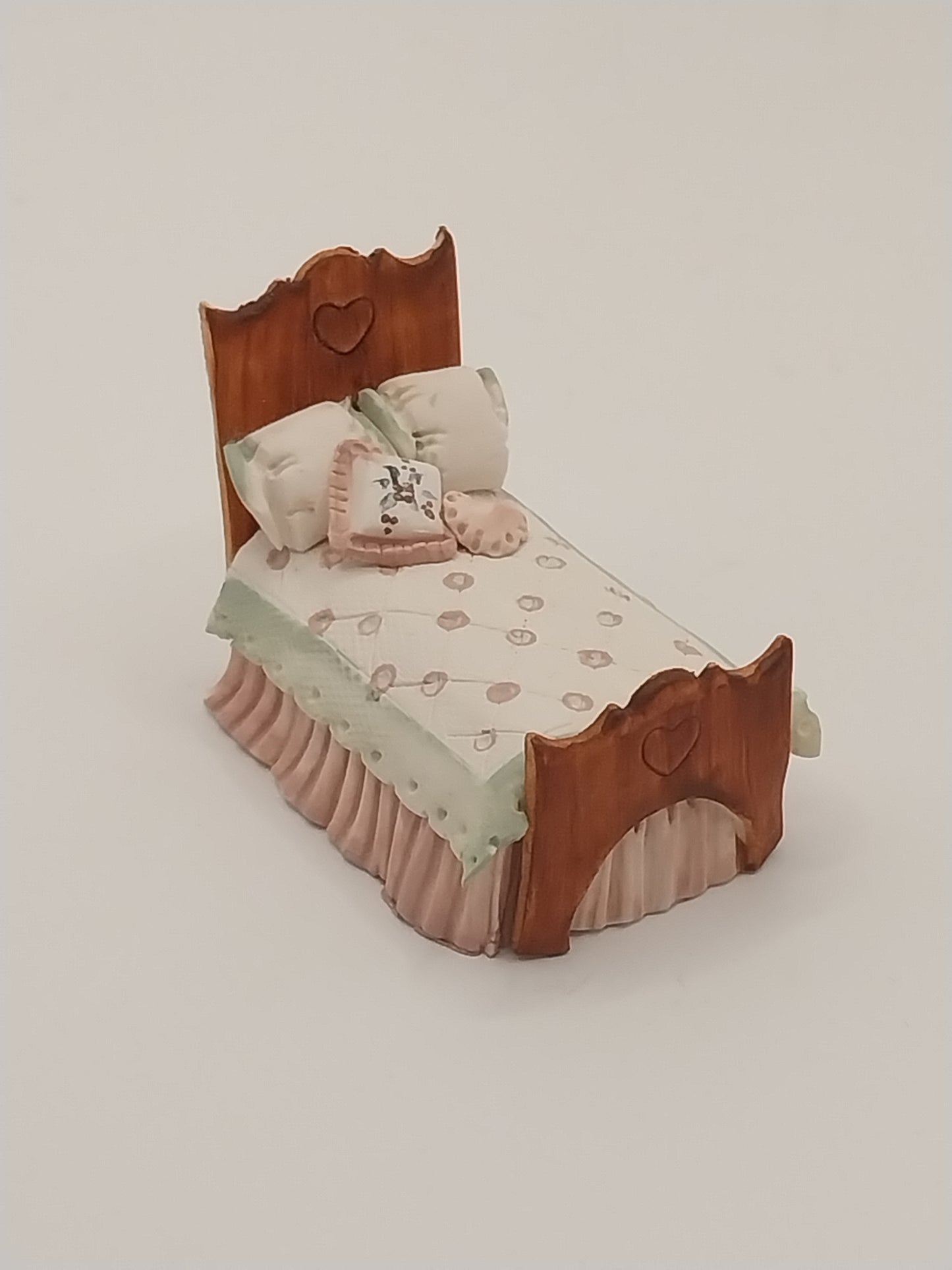 1/4" Scale Victorian Bed, Sculpted