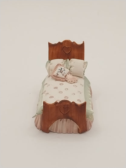 1/4" Scale Victorian Bed, Sculpted