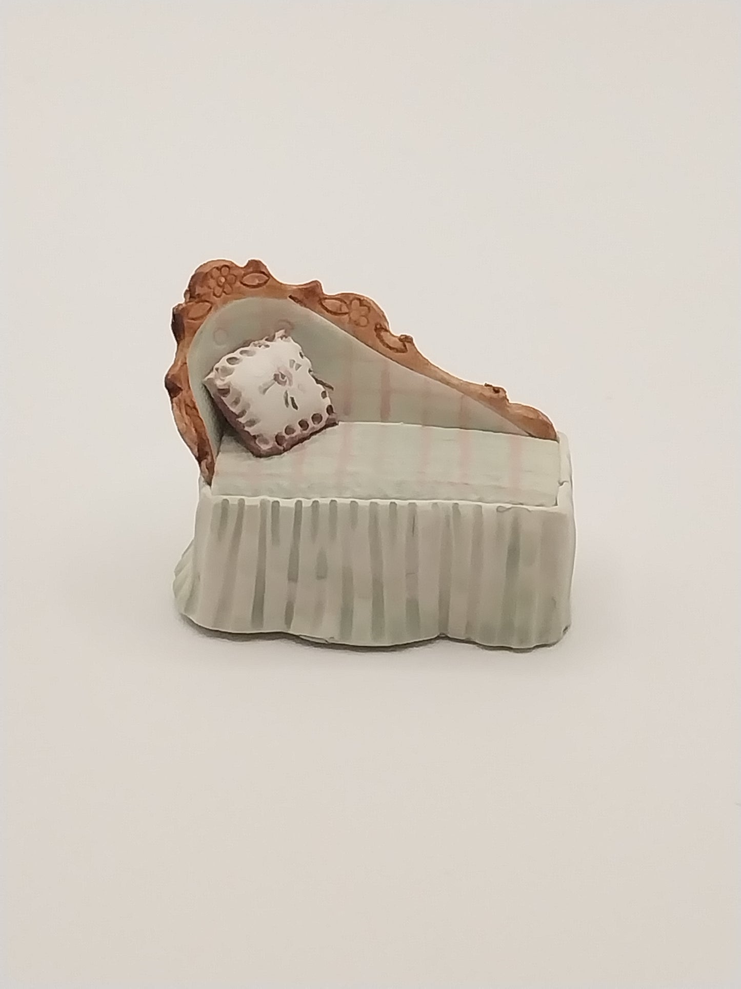 1/4" Scale Victorian Chaise, Sculpted