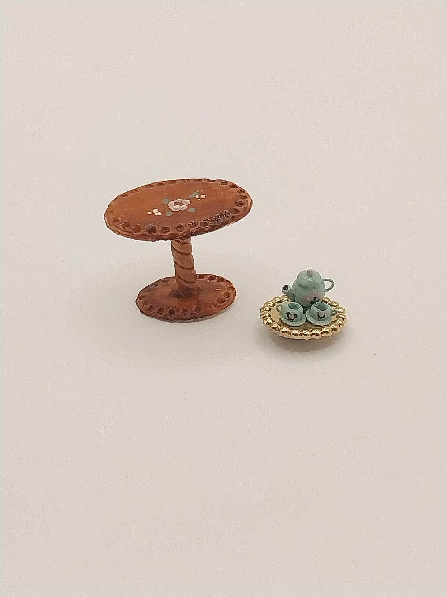 1/4" Scale Tea Table & Tea Set, Sculpted