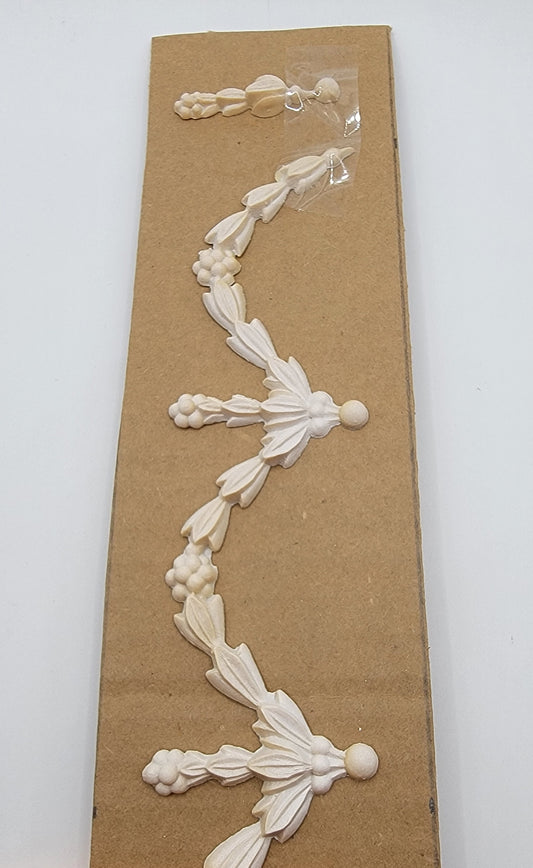 Bellflower Festoon Swag w/Bellflower Drop