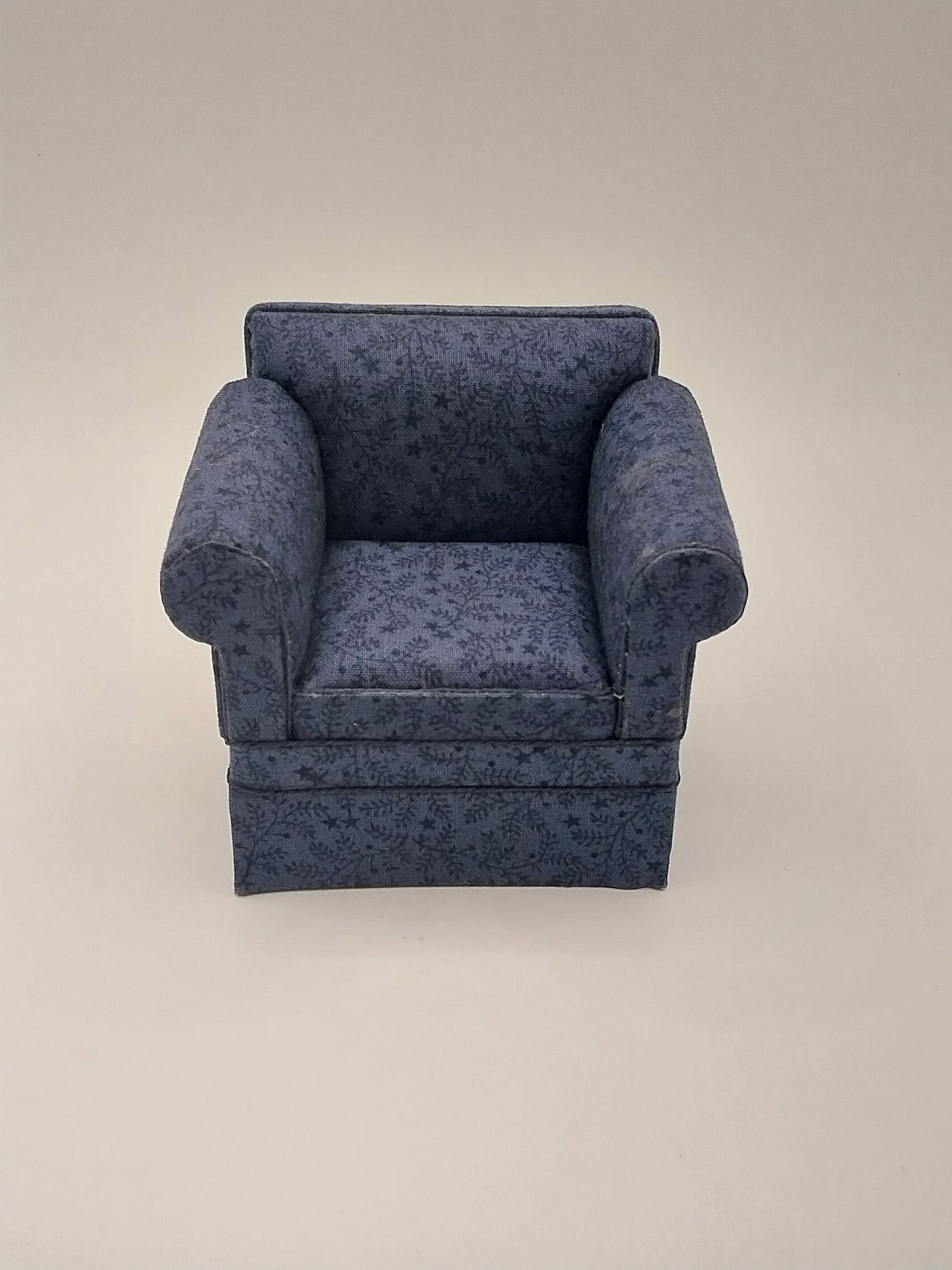 CRH806, Cara Navy Chair